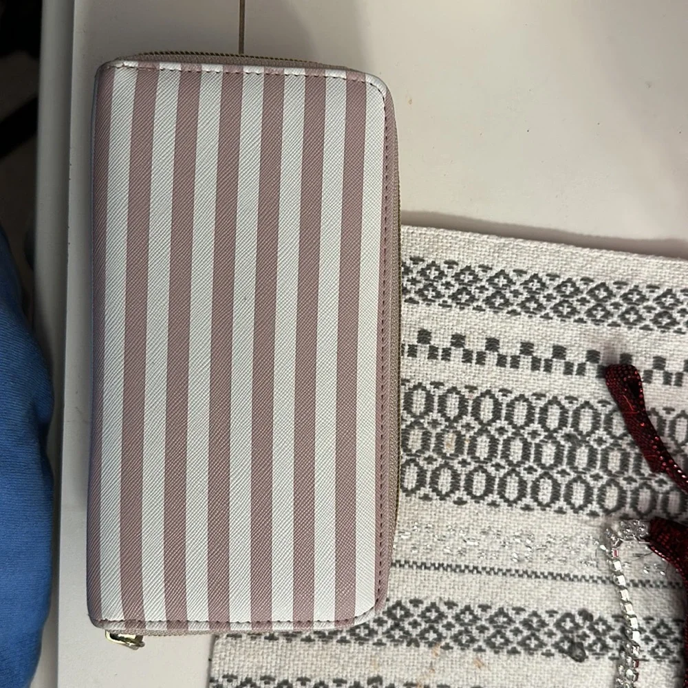 Wallet - Picture 2 of 4